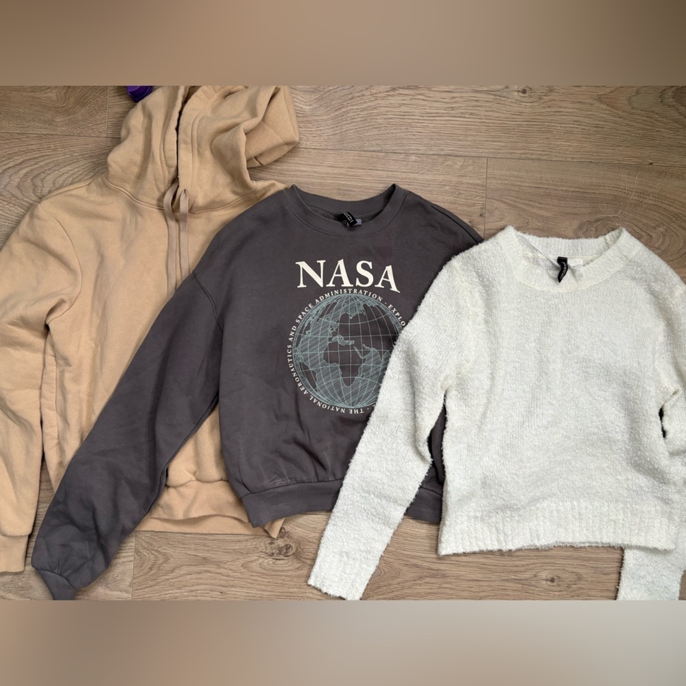 H&M Women’s XS Sweater Bundle | 3 Pieces | Cozy & Trendy - Picture 2 of 7